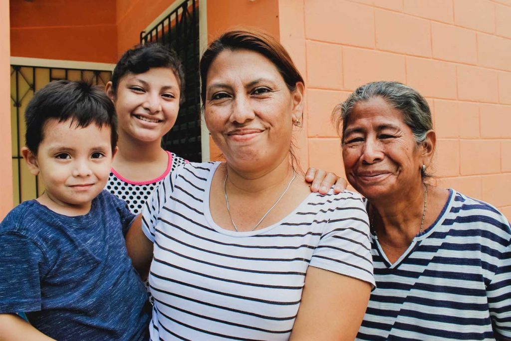 Familia Mujeres